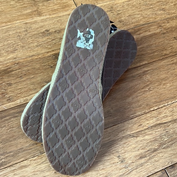 NEW UGG Women's Black Canvas Indah Espadrille Flat Shoes sz 8 - Picture 5 of 7